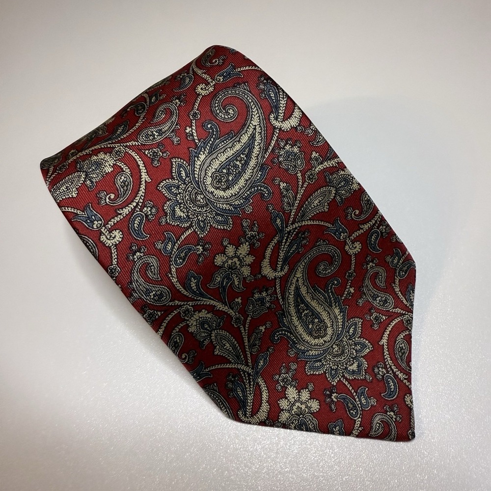 Oscar De‎ La Renta Red Paisley Neck Tie Necktie 100% Silk Made in USA 56" X3.75"